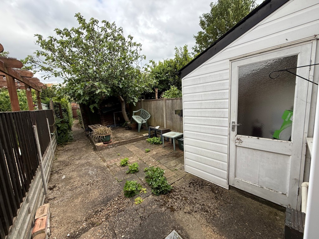 Lot: 76 - TWO-BEDROOM MID-TERRACE HOUSE FOR IMPROVEMENT - Garden with patio, shed and rear access